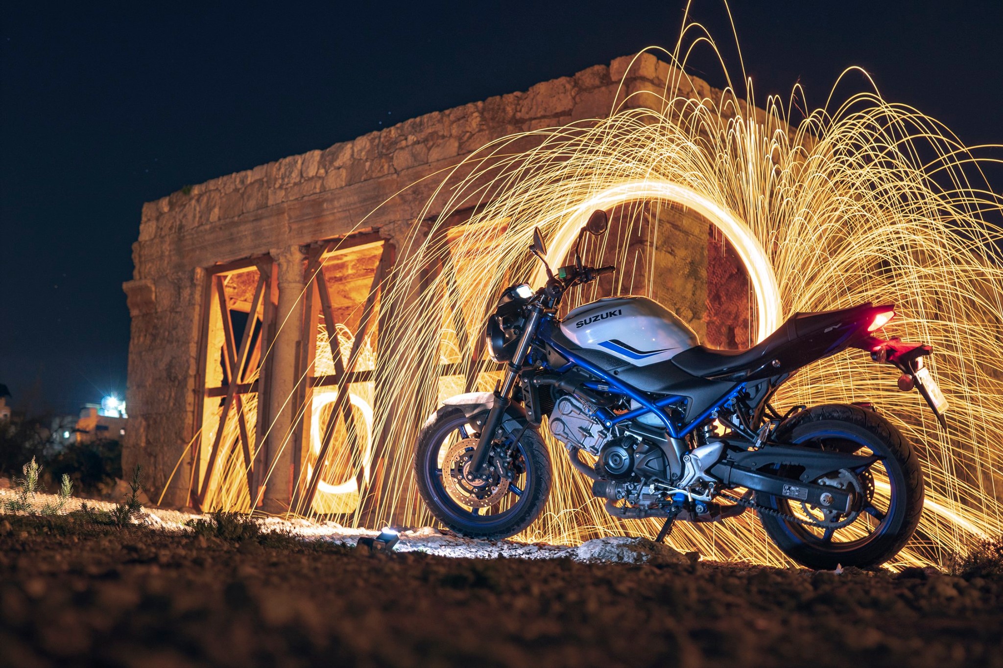 רכיבה על הסוזוקי SV650 – מהאופנועים שמפתיעים אותך