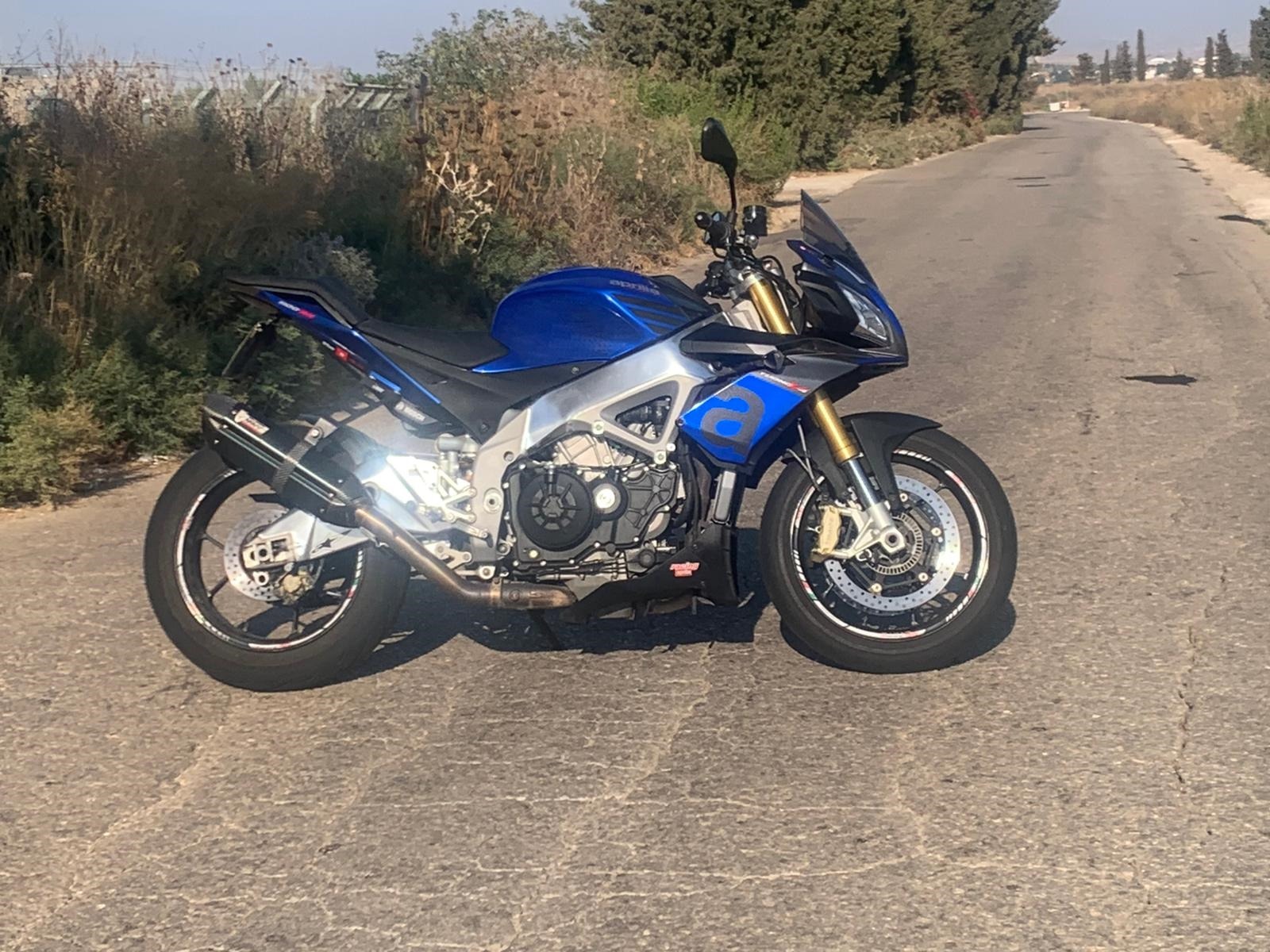 רעם כחול במקום חץ כחול – אפריליה 1100 במקום הוסקוורנה 701