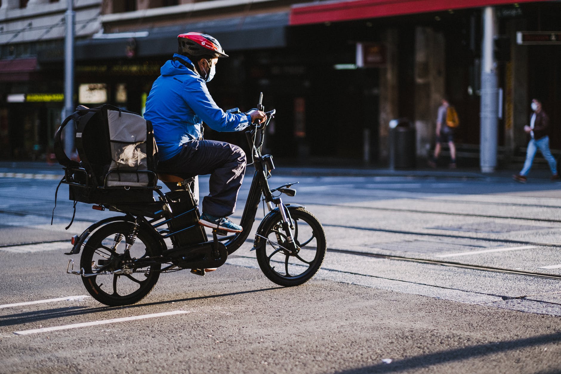 הסכנה באופניים חשמליים והפתרון הקנדי