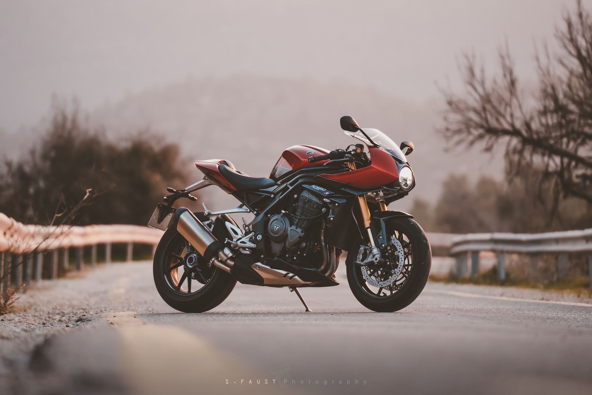 רטרו מודרני קלאסי נקי: טריומף ספיד טריפל 1200RR