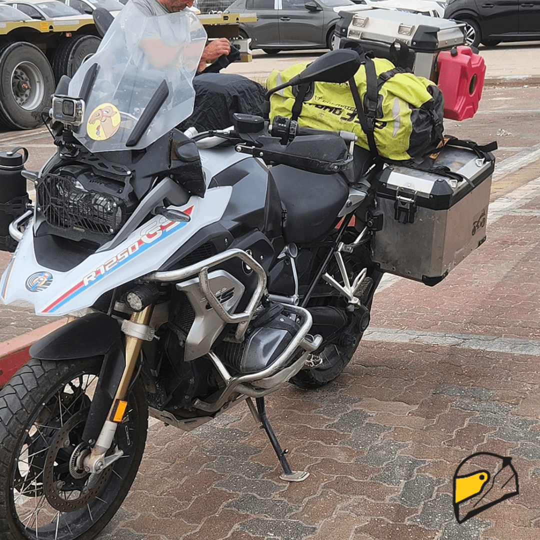 לרדוף אחרי השדים והחלומות עם האופנוע