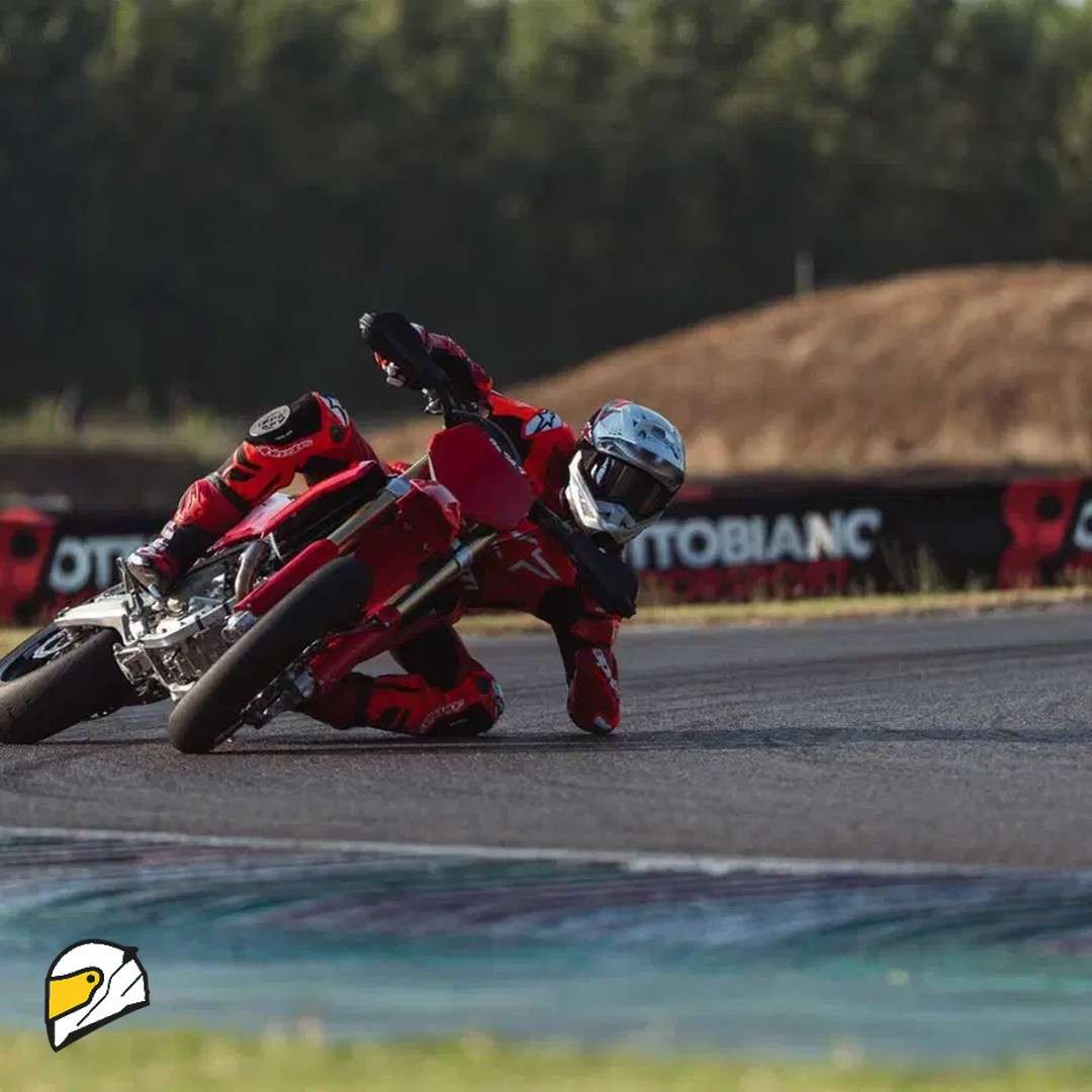 דוקאטי מציגה מכונת מסלול Desmo450 SM