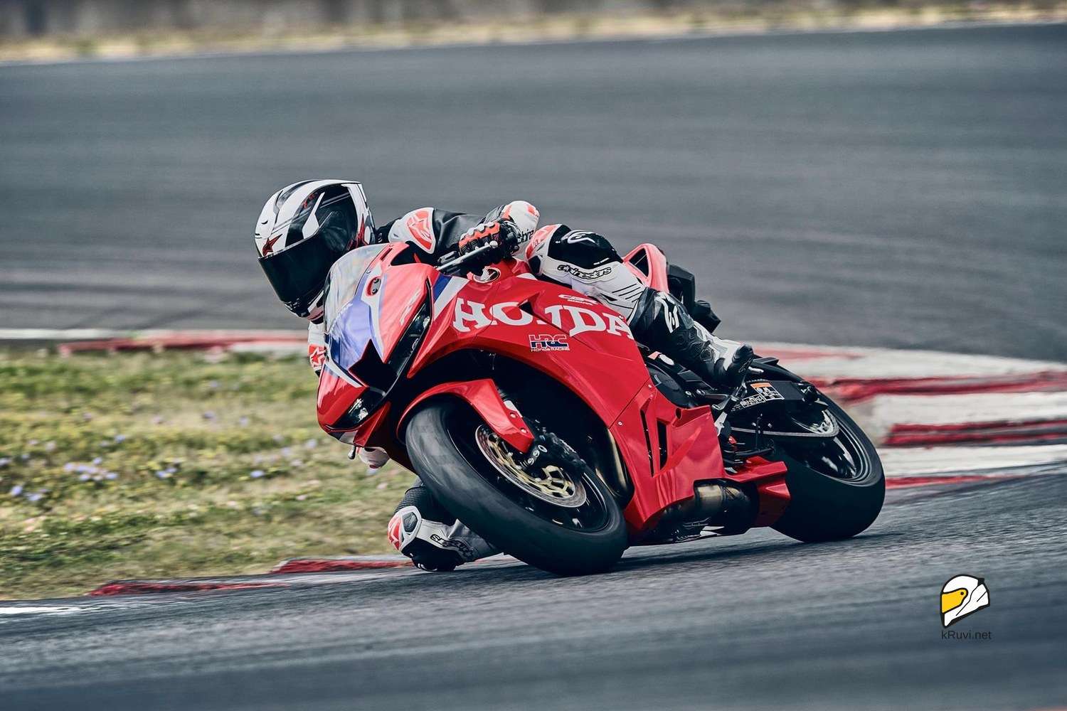 הונדה משדרגת את הסופרספורט CBR600RR לקראת 2027